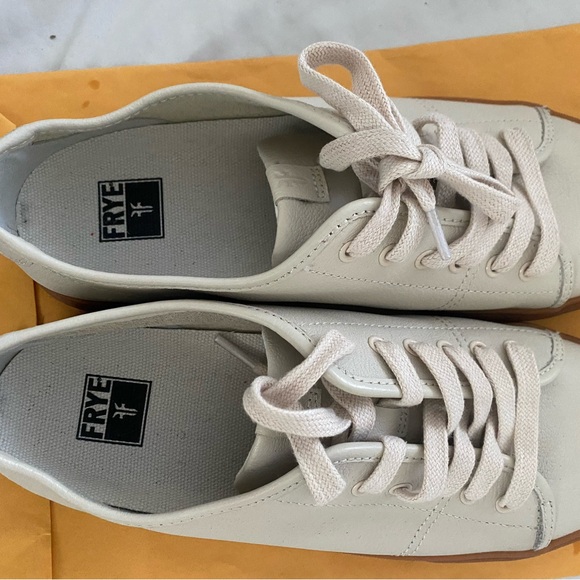 Frye women off white leather lace up sneakers size 8 - Picture 2 of 3